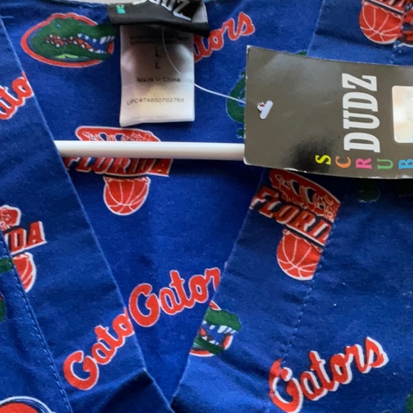 Dudz University of Florida Gators Logos Men’s Medical Hospital Scrub Top Size L - Picture 6 of 10
